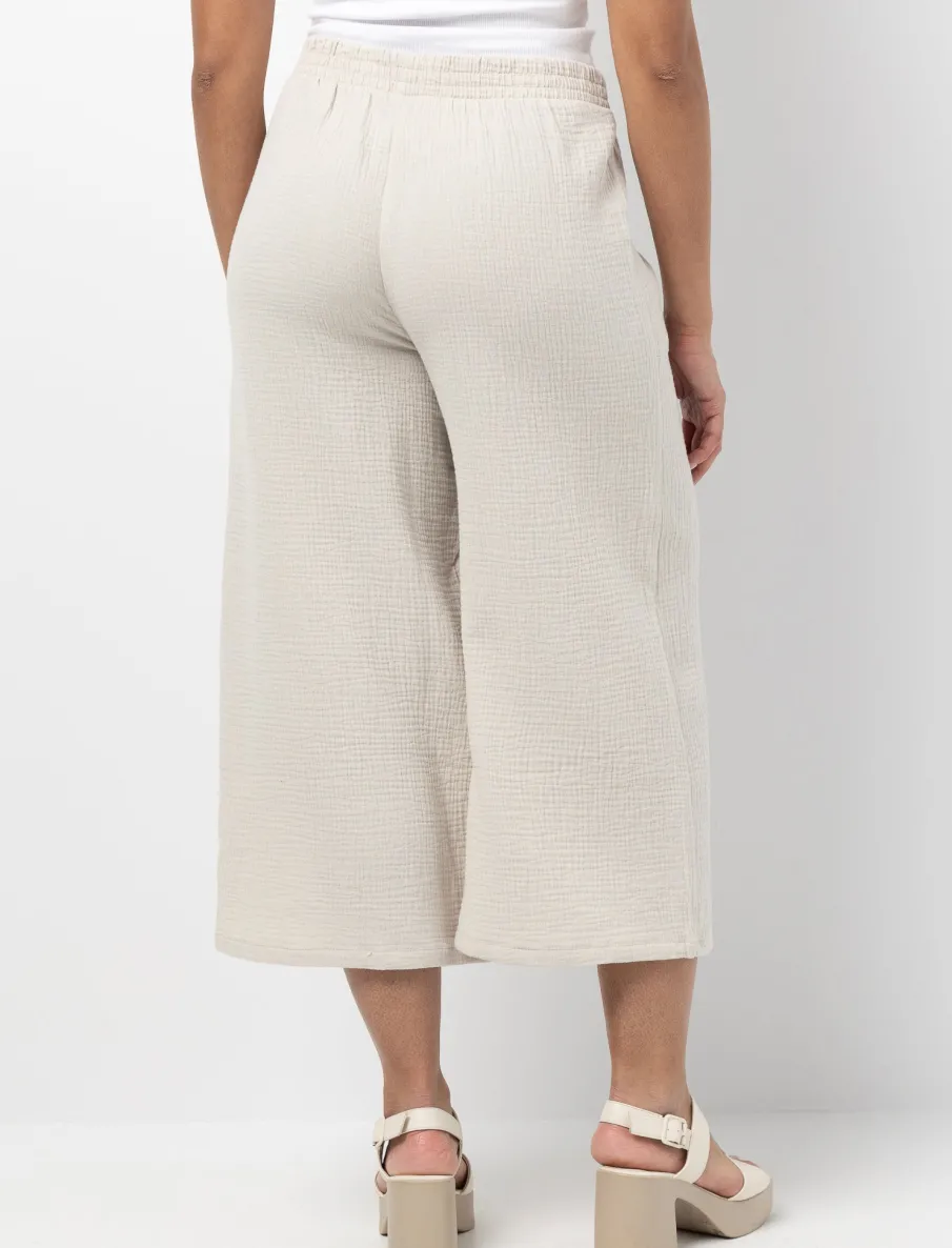 Comfortable Capri with Elastic Waist