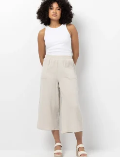 Comfortable Capri with Elastic Waist