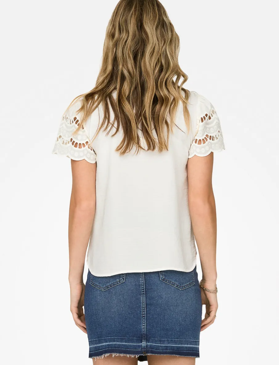 Eyelet-sleeve T-shirt