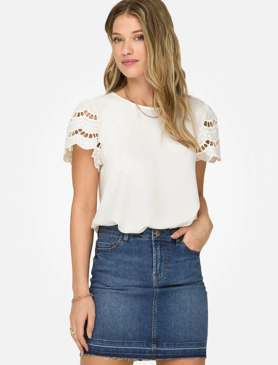 Eyelet-sleeve T-shirt