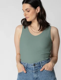 Fitted V-neck Tank top