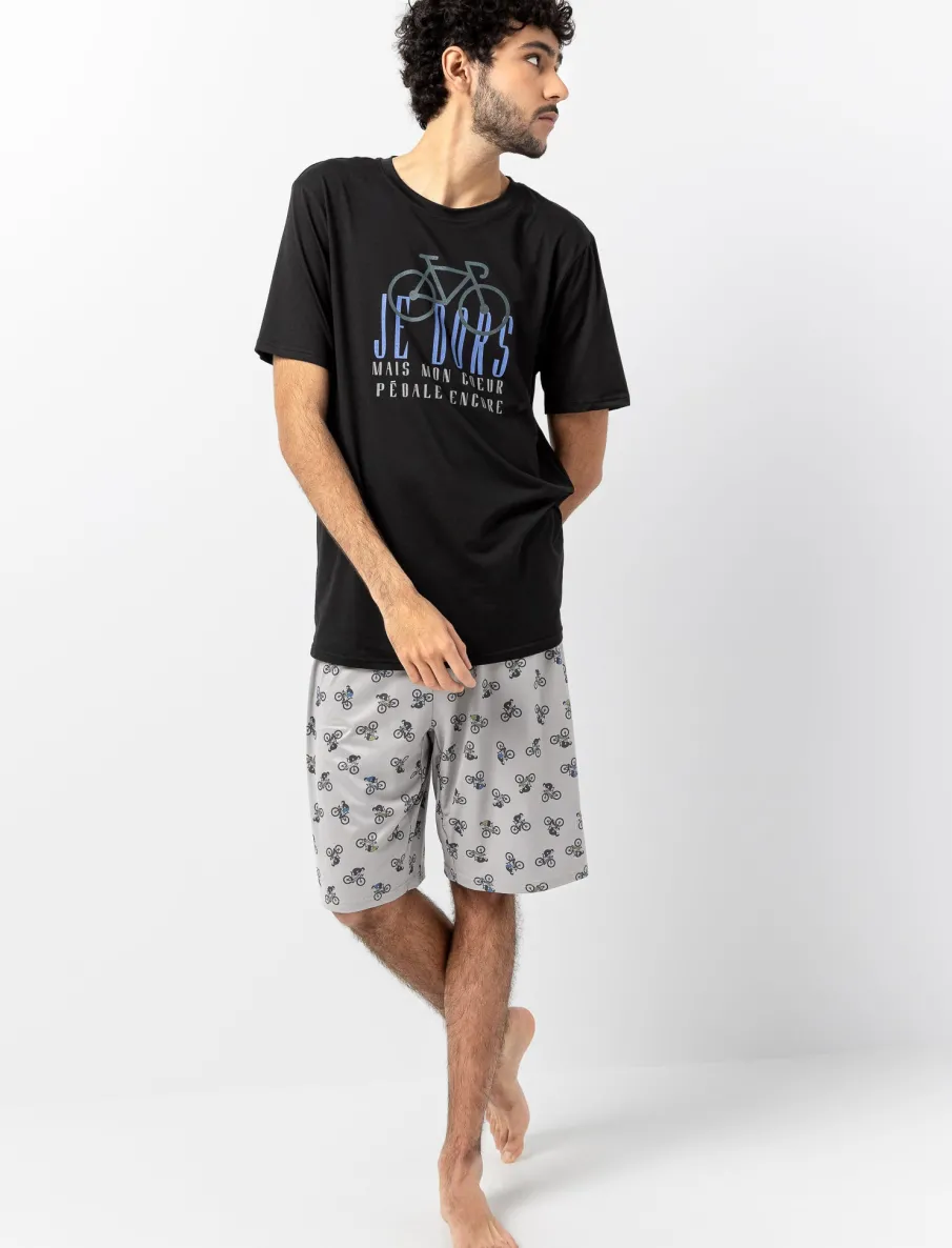 Pajama shorts with an elastic waistband