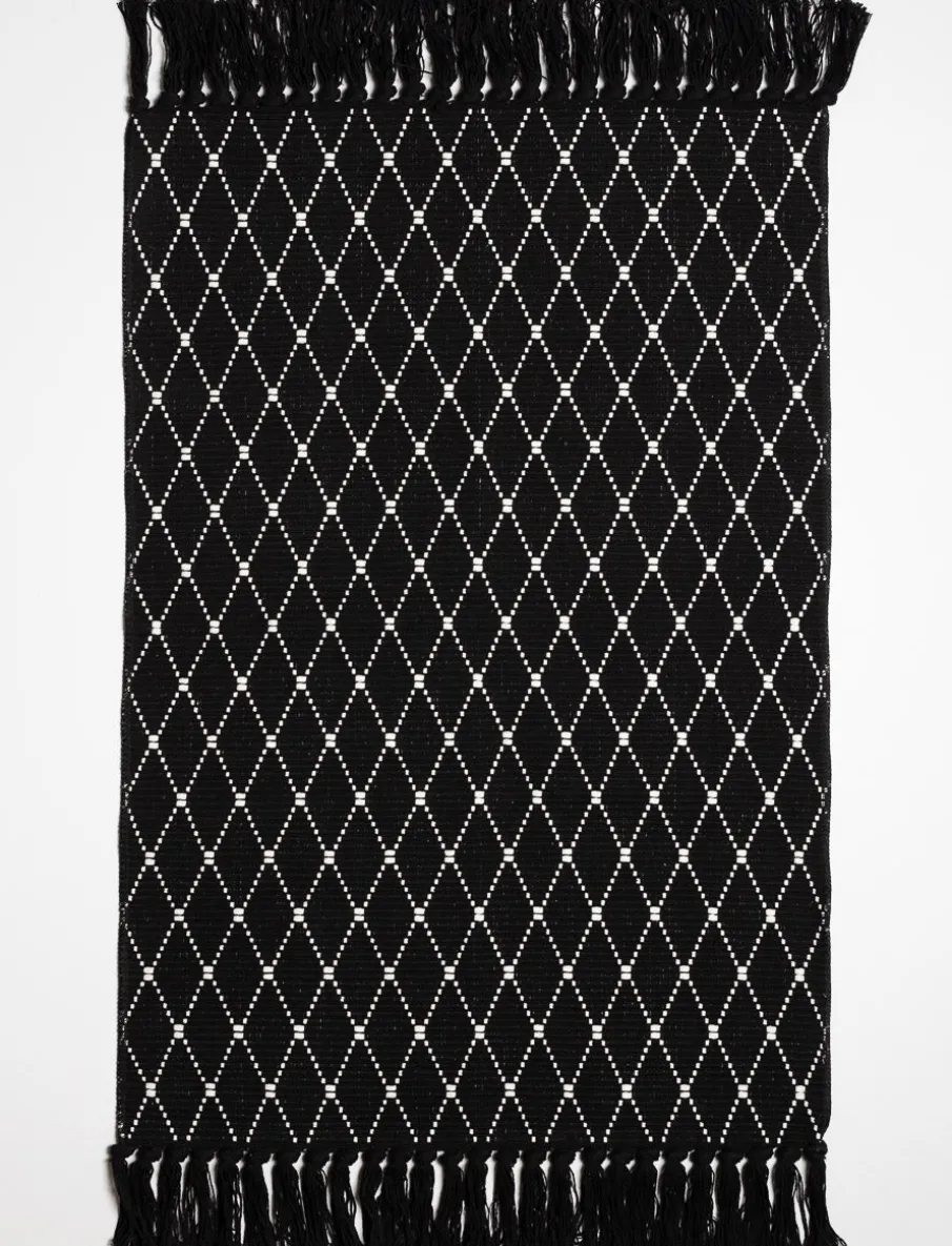 Patterned rug with Fringes