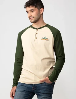 Raglan-sleeve T-shirt