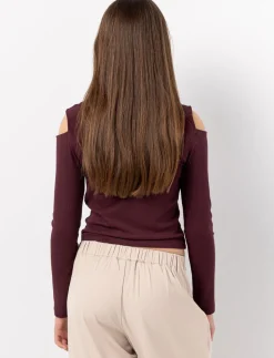 Semi-fitted T-Shirt with Open Shoulders