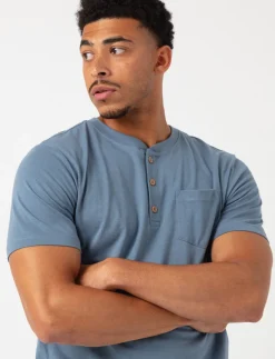 Short-sleeve Buttoned T-shirt