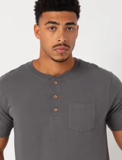 Short-sleeve Buttoned T-shirt