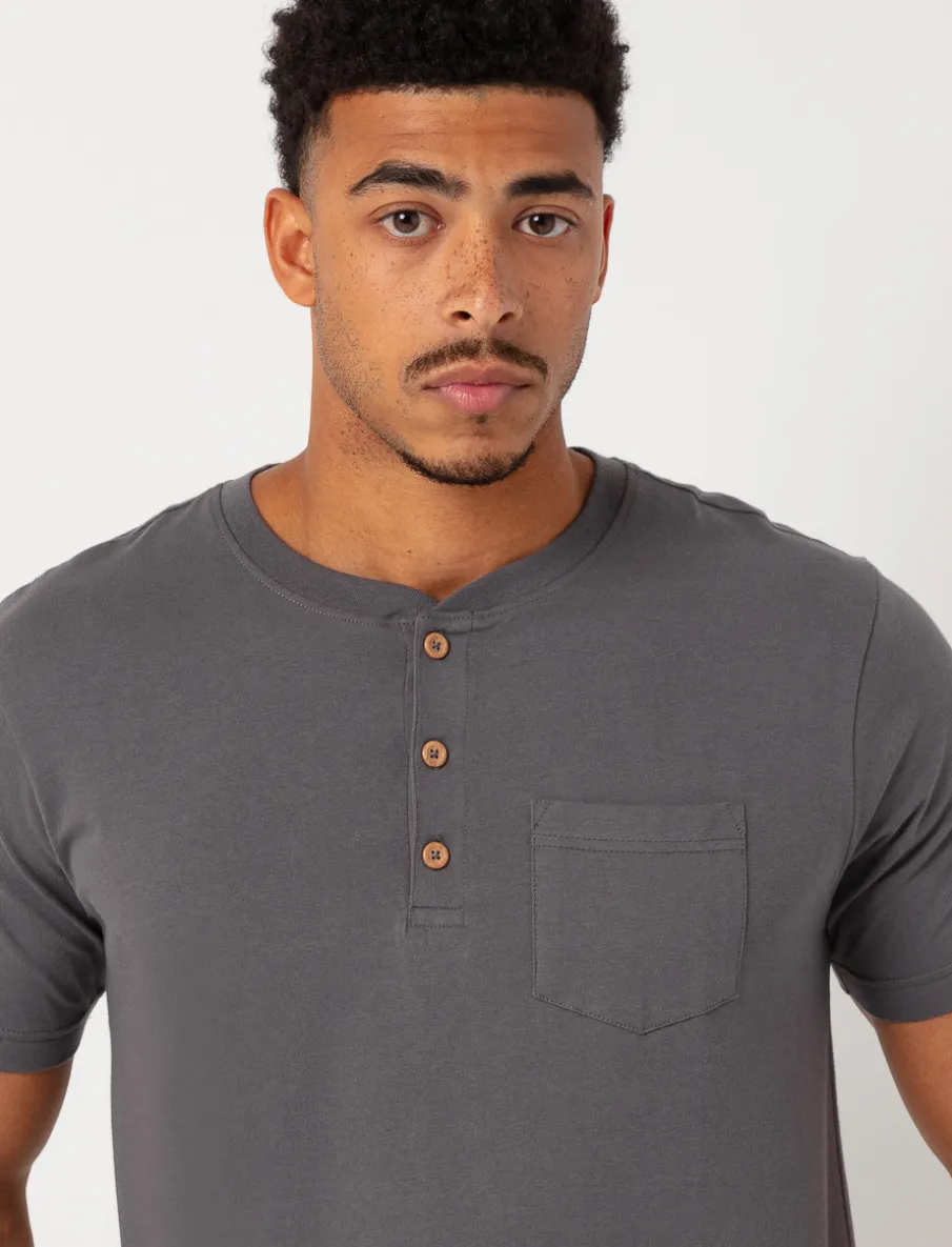 Short-sleeve Buttoned T-shirt