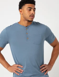 Short-sleeve Buttoned T-shirt