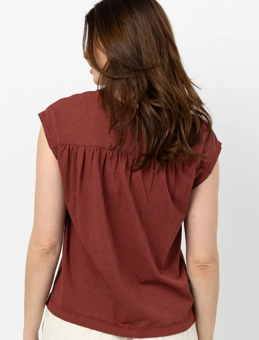 Short-sleeved T-shirt