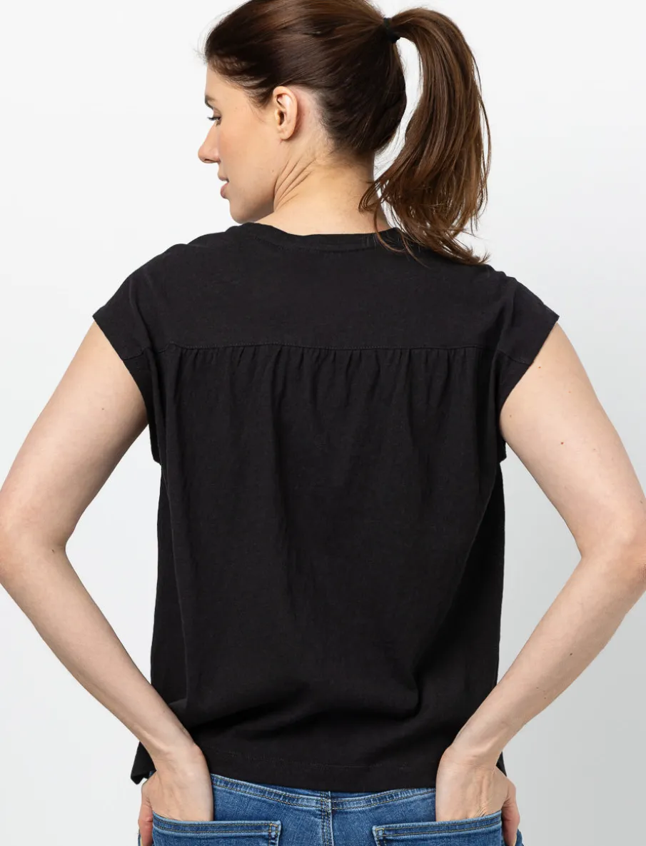 Short-sleeved T-shirt