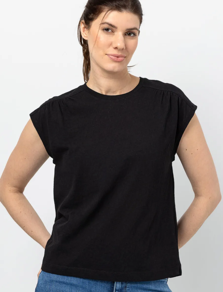Short-sleeved T-shirt