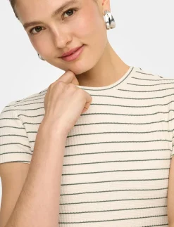 Short-sleeved T-shirt