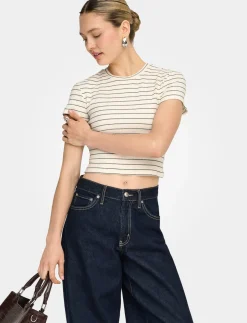 Short-sleeved T-shirt