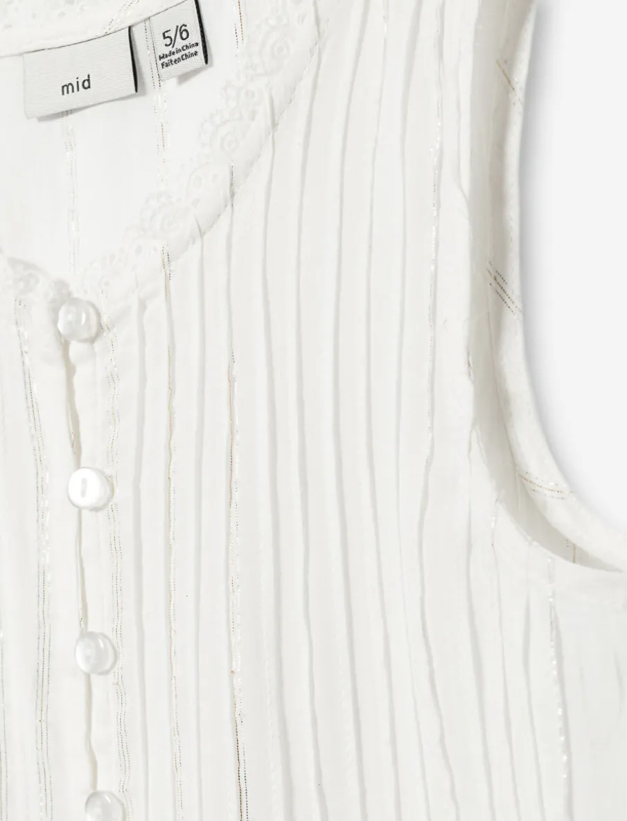 Sleeveless blouse