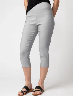 Slim Pull-on Capris