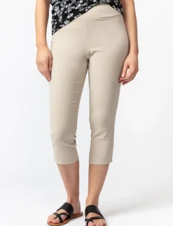 Slim Pull-on Capris