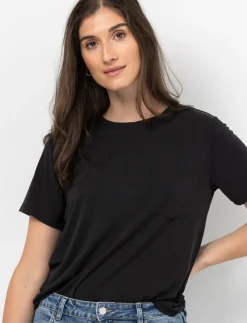 Solid Pocket T-shirt