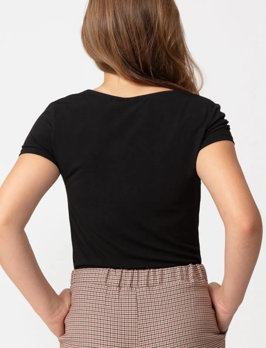 Solid Scoop Neck T-shirt