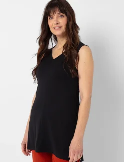 Solid V-neck T-shirt