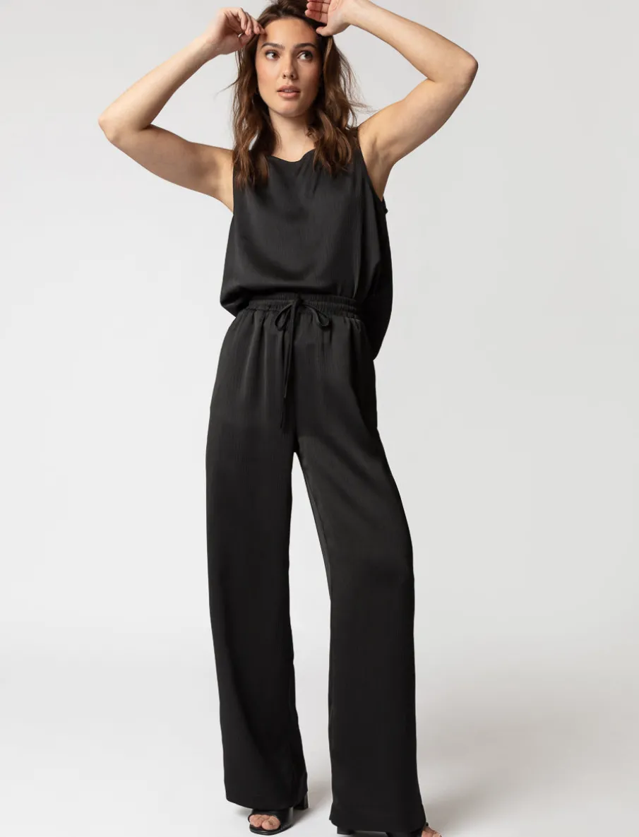 Textured Sleeveless Tank Top