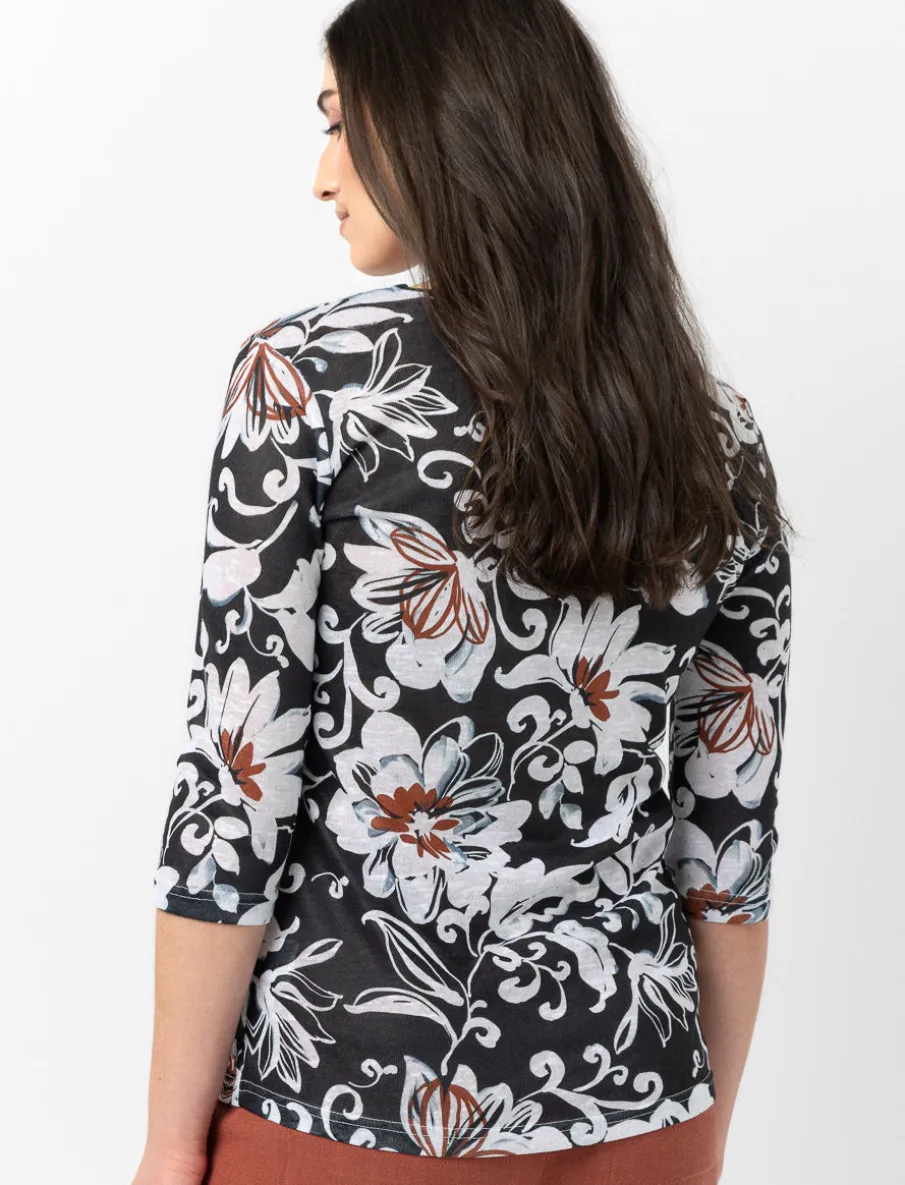 Three-quarter sleeve T-shirt