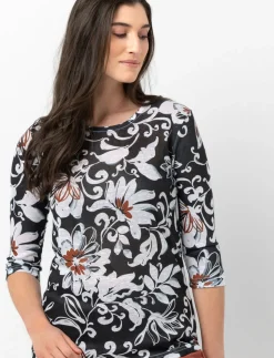 Three-quarter sleeve T-shirt