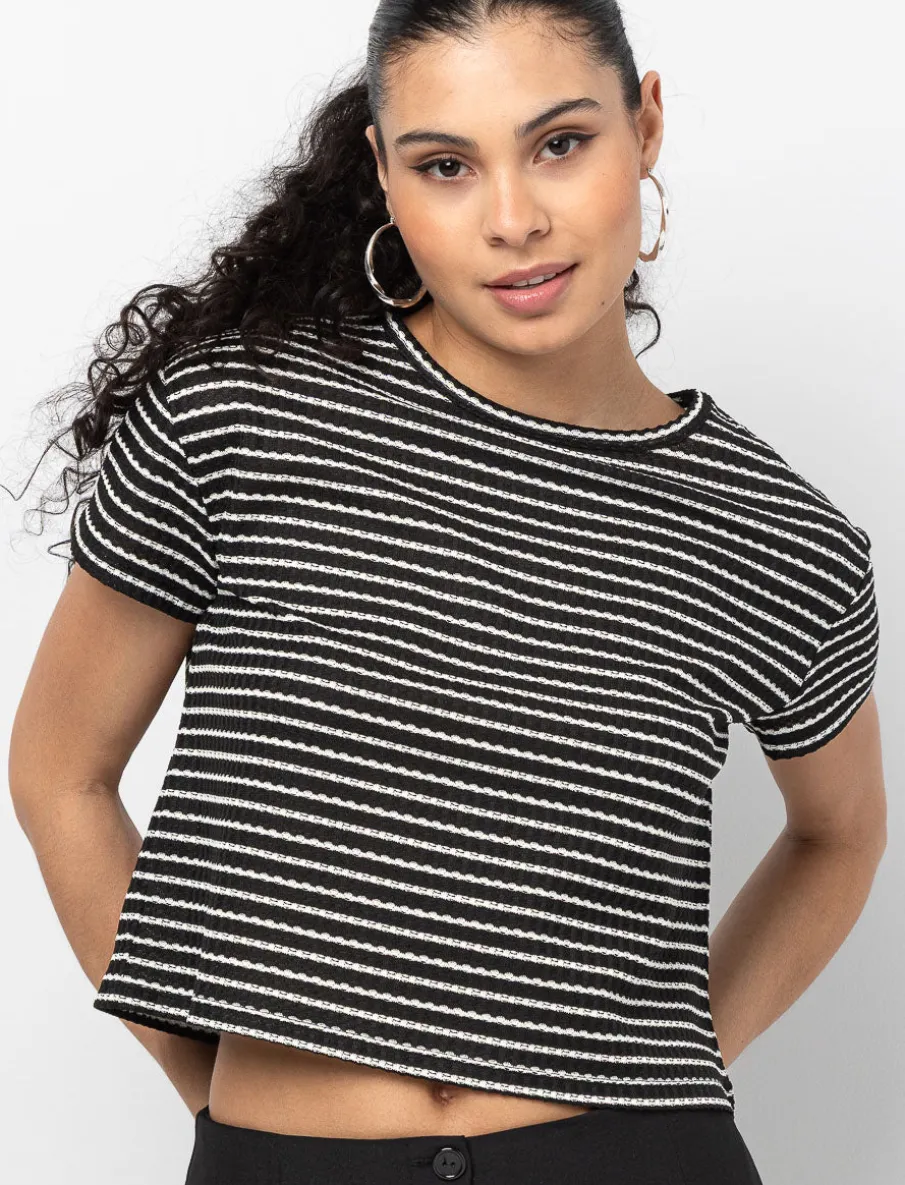T-shirt with an Opening in the Back