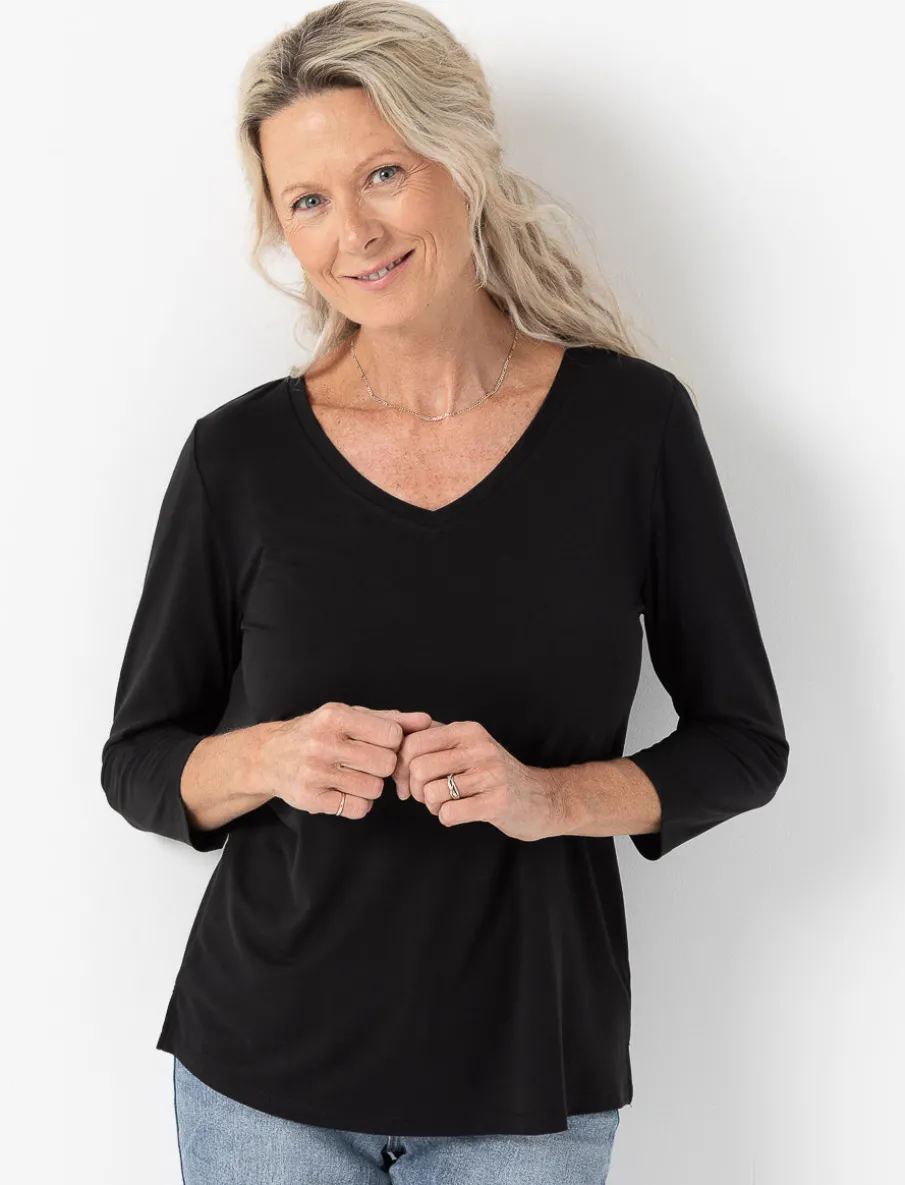 V-neck 3/4-sleeve T-shirt