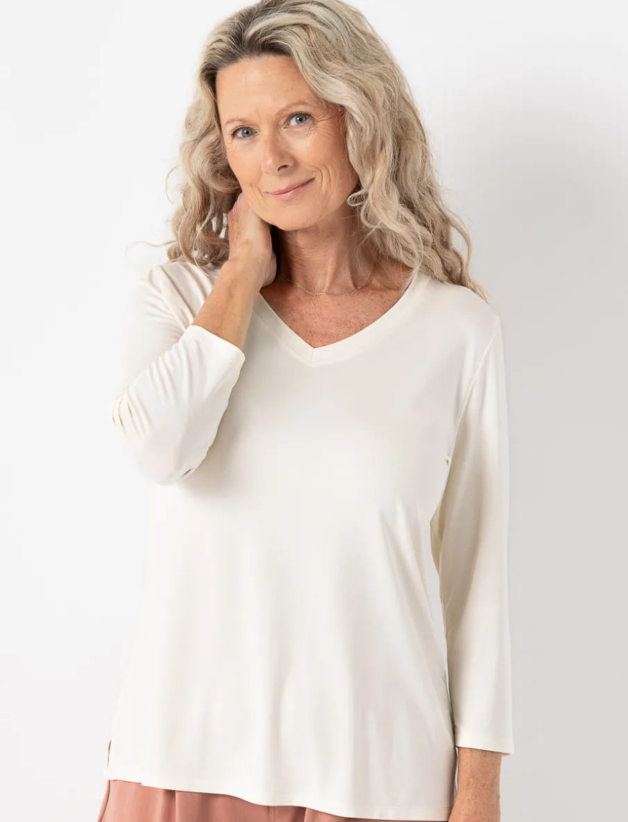 V-neck 3/4-sleeve T-shirt