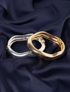 Wavy-shaped Bangle Bracelet