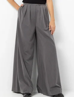 Wide-leg Pleated Pants