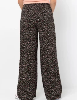 Wide-legged Trousers
