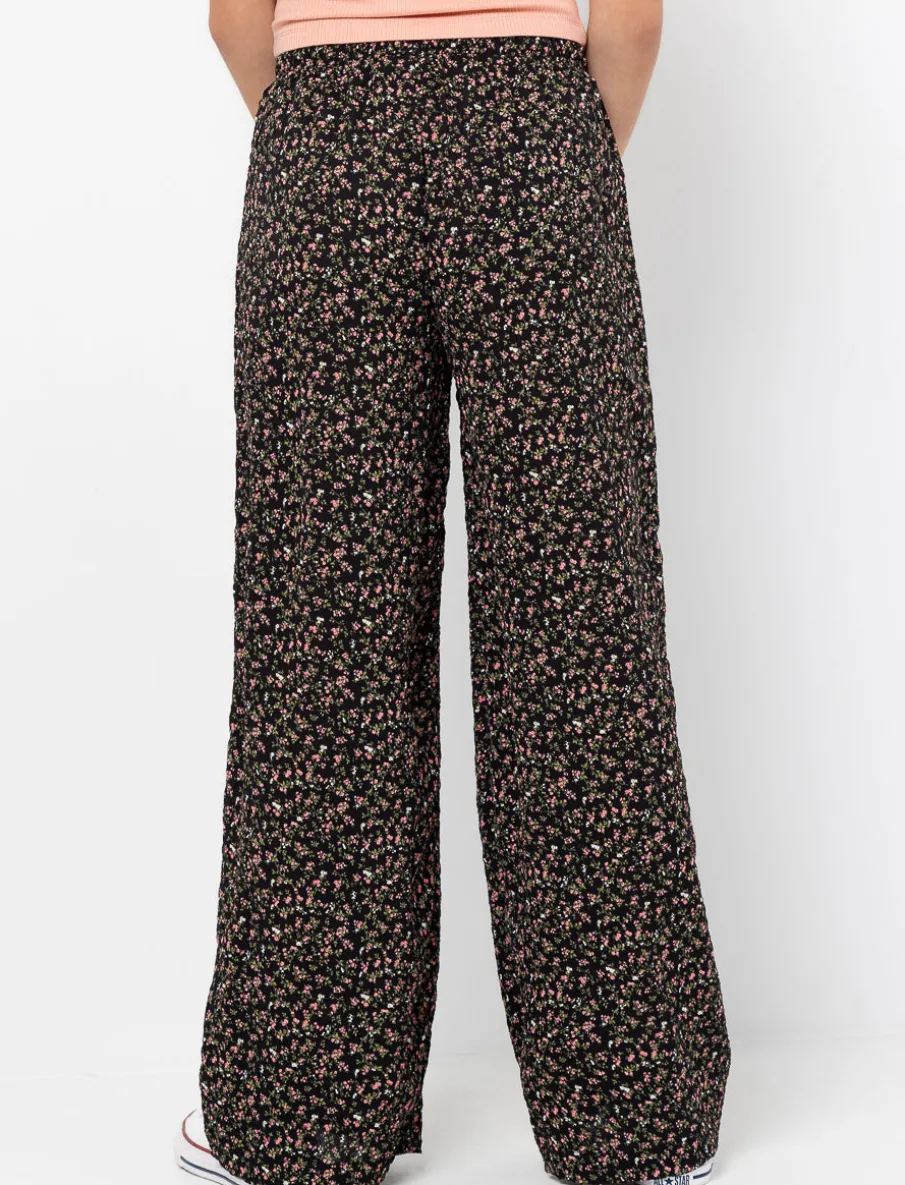 Wide-legged Trousers