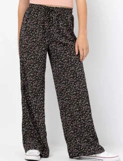 Wide-legged Trousers