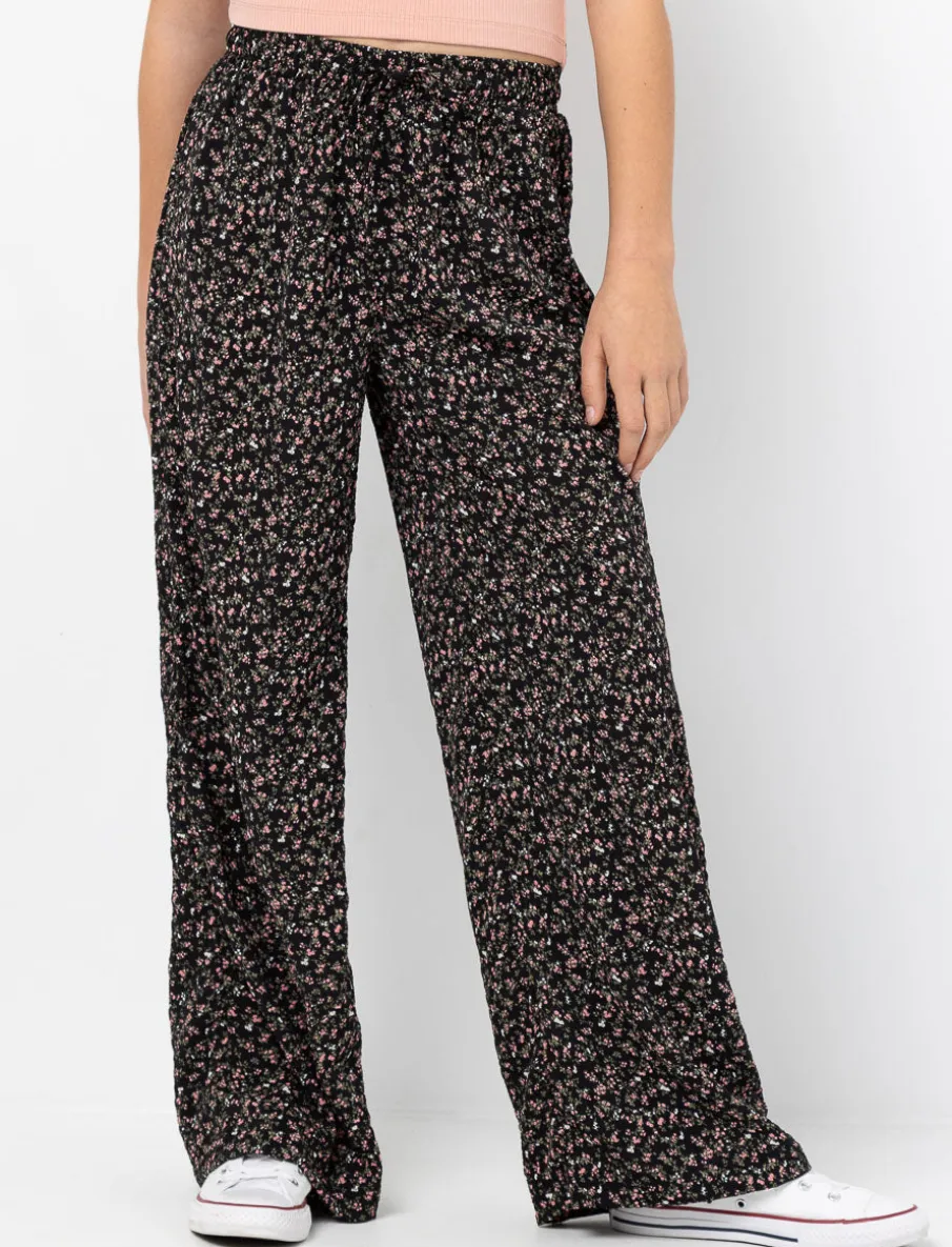 Wide-legged Trousers