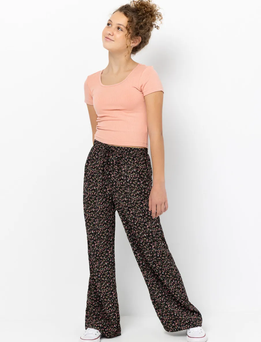 Wide-legged Trousers