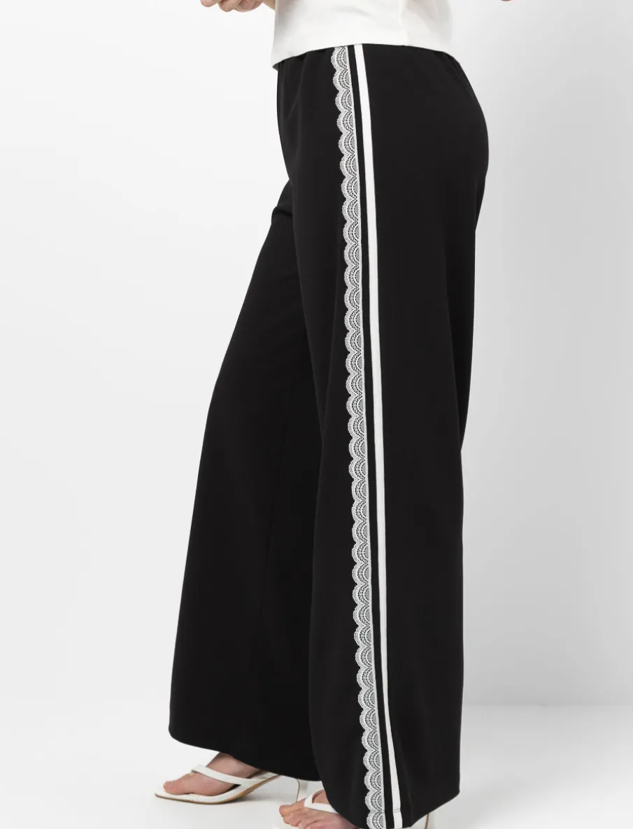 Wide-legged Trousers